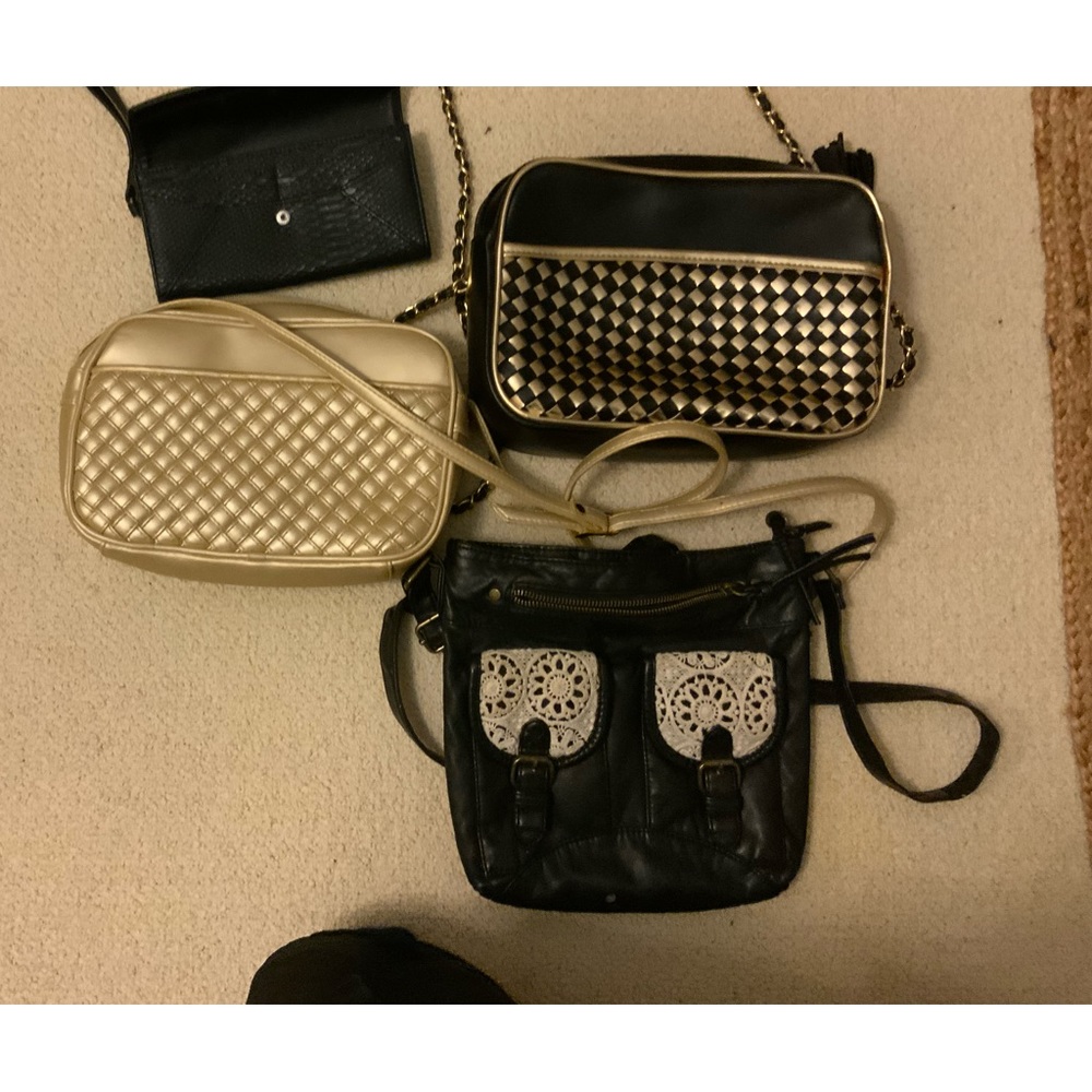 LOT OF 4  2 10X7 BAGS. 9X9 AND WALLET